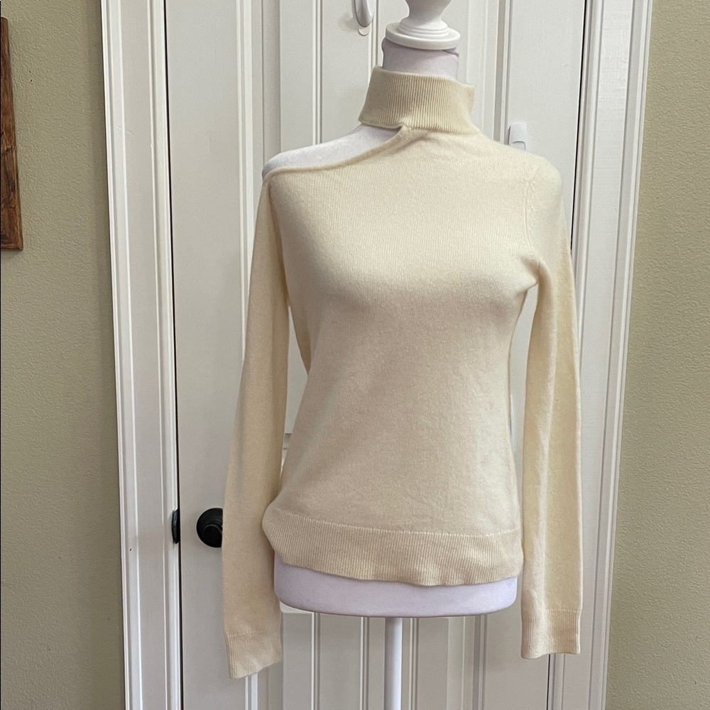 ANTONIO MELANI Off-the-Shoulder Cream Cashmere Sweater